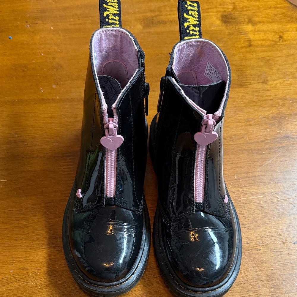 Dr.Martens Junior Heart Kids Boots in Black with Pink Zipper. Make me an offer!😍